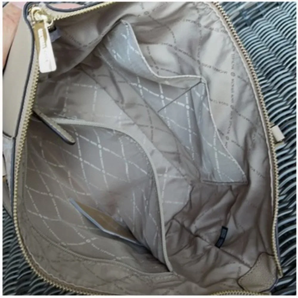 Michael Kors Charlotte Large Top Zip Tote - Picture 14 of 16